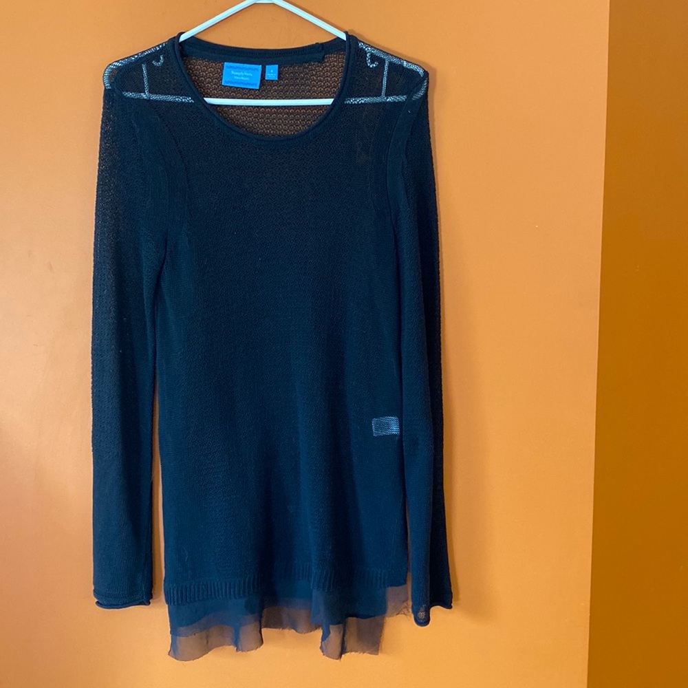 Simply Vera by Vera Wang ladies, black sweater/tunic in size small.